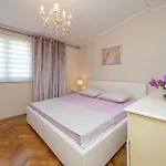 Casa Di Diana , S Privatnim Bazenom I 3 Apartmana, Parking, Kastela,near Split Apartman