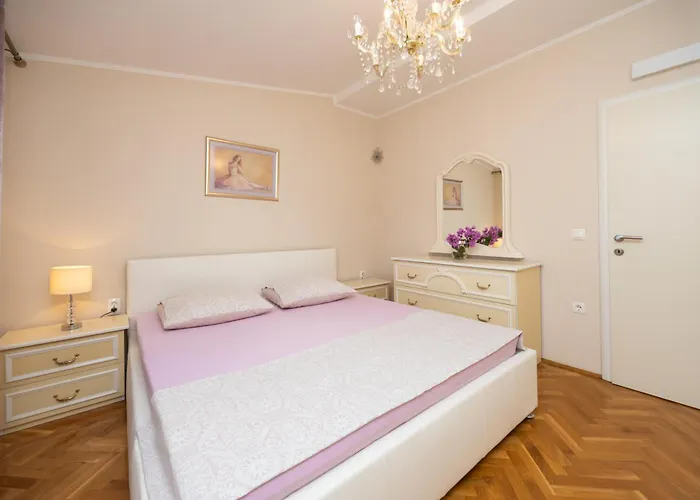 Casa Di Diana , Easy Living With Pool & Free Parking * Kaštela